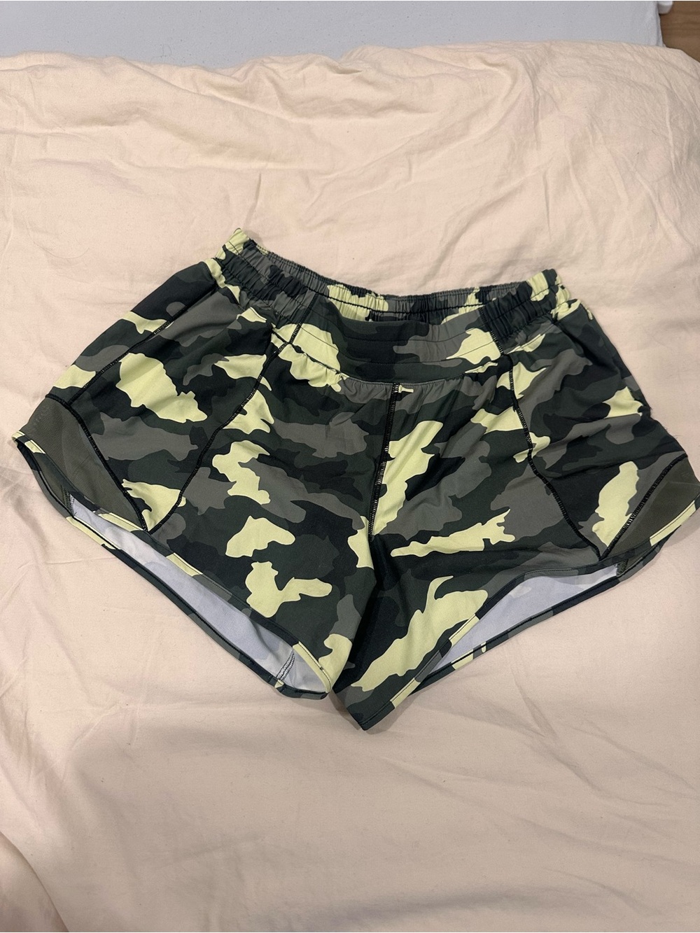 lululemon athletica Womens Camo Athletic Shorts in Black and Yellow-Green